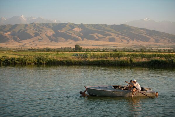 Искупаться и прокатиться на лодке мог каждый - Sputnik Кыргызстан