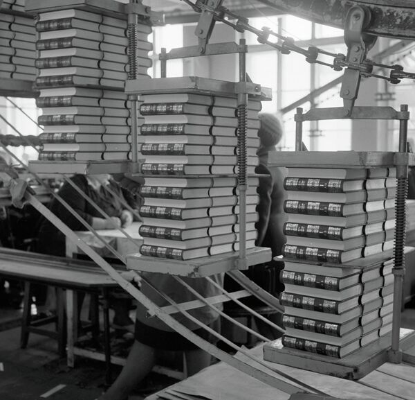 Печать книг в типографии. Архивное фото - Sputnik Кыргызстан