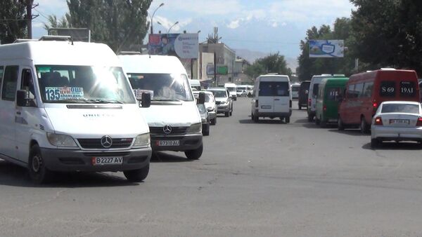 Бишкектеги маршруттук таксинин айдоочулары эң көп бузган жол эрежелери - Sputnik Кыргызстан
