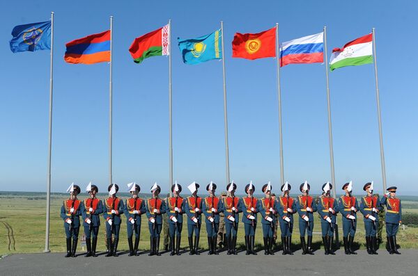 Флаг России, Казахстана, Кыргызхстана и Таджикистана. Архивное фото - Sputnik Кыргызстан
