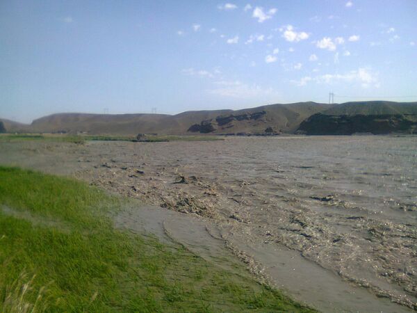 Вода из реки Сох в Баткене вышла из берегов и затопила 100 гектаров посевов риса. - Sputnik Кыргызстан
