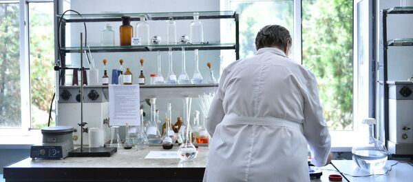 Лаборатория кызматкери. Архив - Sputnik Кыргызстан