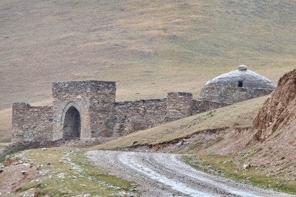 Караван-сарай Таш-Рабат является одним из редких хорошо сохранившихся памятников средневековья. - Sputnik Кыргызстан