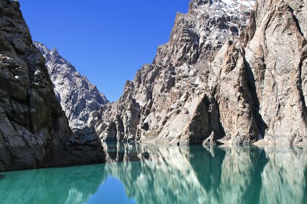 Высокогорное озеро Кёль-Суу – одно из малоизвестных, но красивых озер в Кыргызстане. - Sputnik Кыргызстан