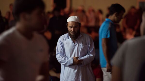 Люи совершают намаз в мечети во время Кадыр тун. Архивное фото  - Sputnik Кыргызстан
