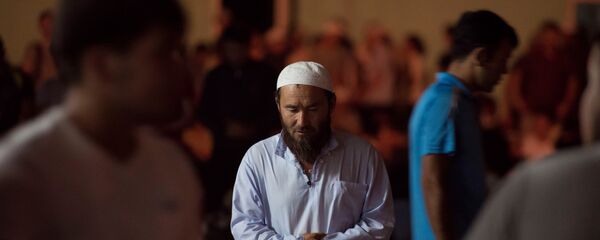 Мечиттеги адам. Архив Мечиттеги адам. Архив - Sputnik Кыргызстан