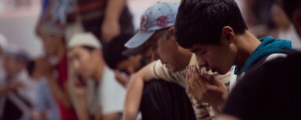 Мусульмане встречают Кадыр тун. Архивное фото - Sputnik Кыргызстан