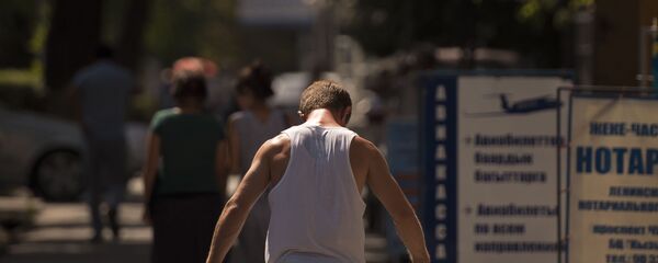 Мужчина на улицах Бишкека. Архивное фото - Sputnik Кыргызстан