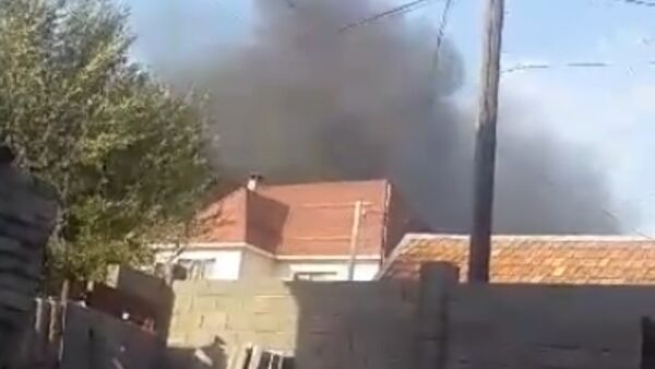 Дым, над центром Бишкека — горит дом на месте перестрелки - Sputnik Кыргызстан