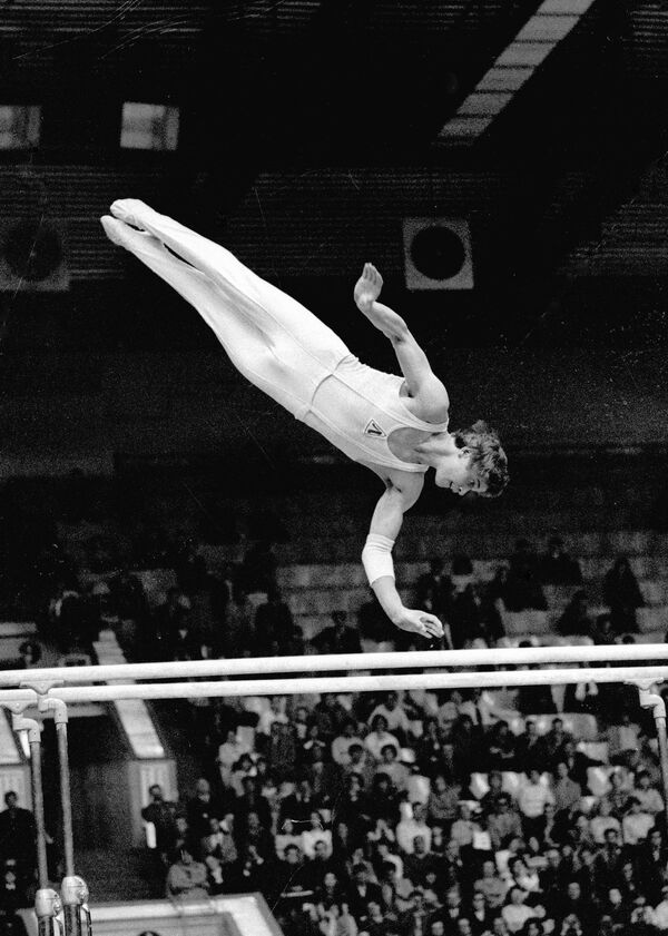 Советский гимнаст Александр Дитятин стал абсолютным рекордсменом Олимпиады по количеству полученных наград. На его счету три золотые, четыре серебряные и бронзовая медали - Sputnik Кыргызстан
