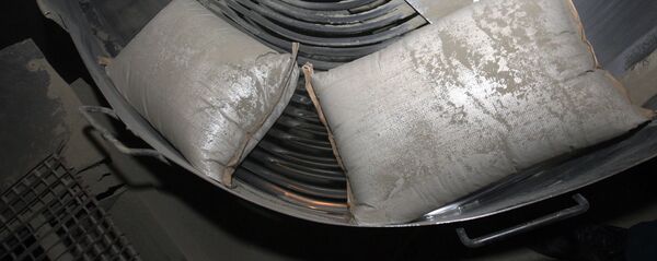 Цементный завод. Архивное фото Цементный завод. Архивное фото - Sputnik Кыргызстан