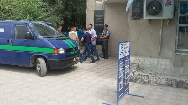 На отделение коммерческого банка ЭкоИсламик в Бишкеке совершено нападение. - Sputnik Кыргызстан