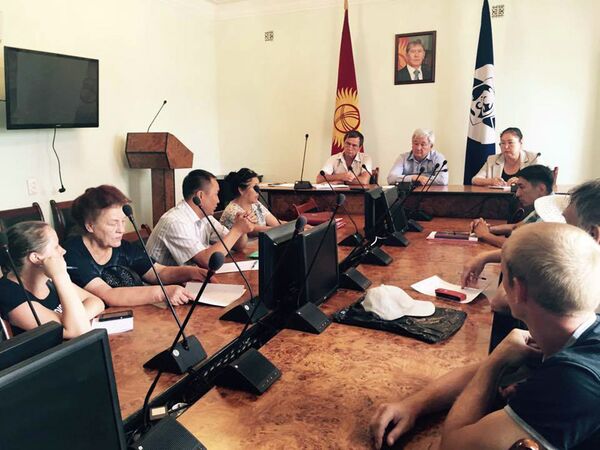 По 80 тыс сомов от мэрии получат пострадавшие от спецоперации ГКНБ - Sputnik Кыргызстан