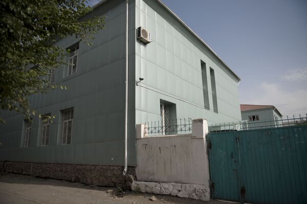 Здание столичной гимназии № 29 обшит алюкобондом. Архивное фото - Sputnik Кыргызстан