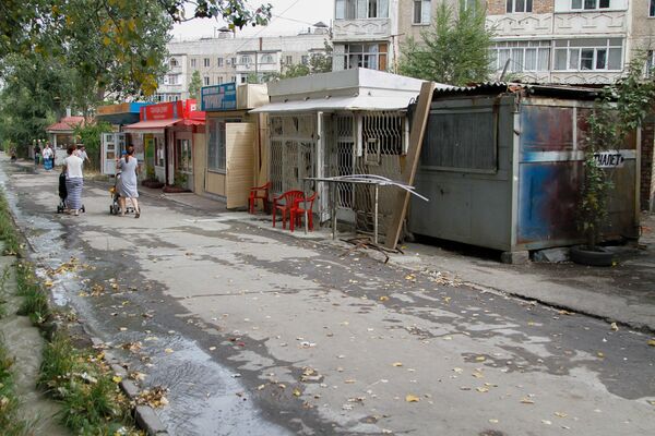 Мусор возле торговых рядов на рынке Асанбай. Архивное фото - Sputnik Кыргызстан