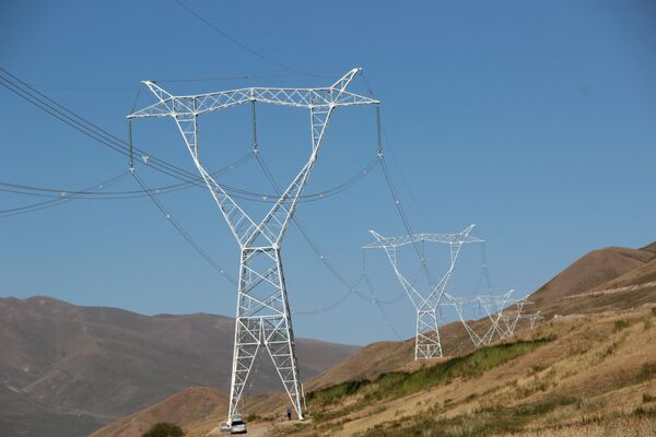 Датка-Кемин жогорку чыңалуудагы электр линиясы. Архив - Sputnik Кыргызстан