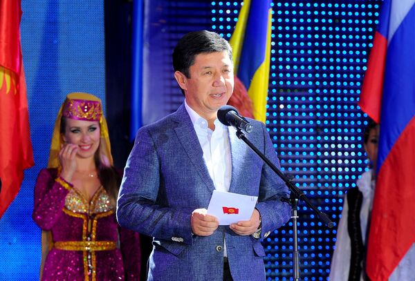 Премьер-министр Кыргызской Республики Темир Сариев принял участие в открытии Второго международного фестиваля популярной музыки «Мейкин Азия». - Sputnik Кыргызстан