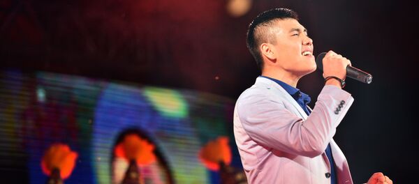 Певец Омурбек Жанышев. Архивное фото - Sputnik Кыргызстан