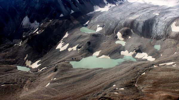 Высокогорное озеро. Архивное фото - Sputnik Кыргызстан