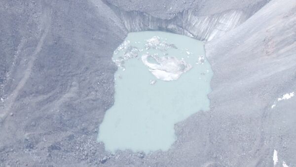 Специалисты МЧС совершили облет опасных высокогорных озер - Sputnik Кыргызстан