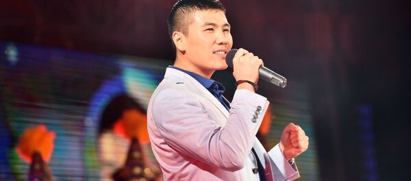 Певец Омурбек Жанышев. Архивное фото - Sputnik Кыргызстан