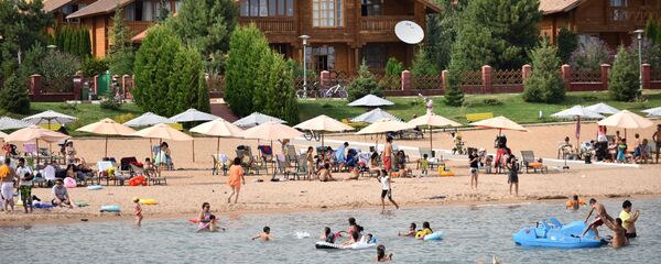 Пляжный сезон на Иссык-Куле - Sputnik Кыргызстан