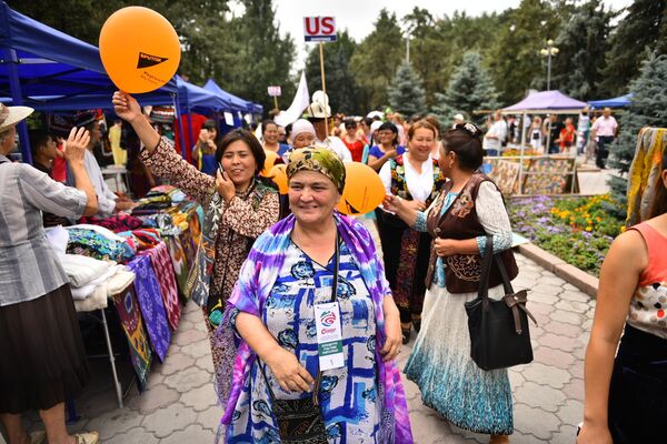 Шествие прошло по проспекту Чуй от филармонии до кинотеатра Ала-Тоо - Sputnik Кыргызстан