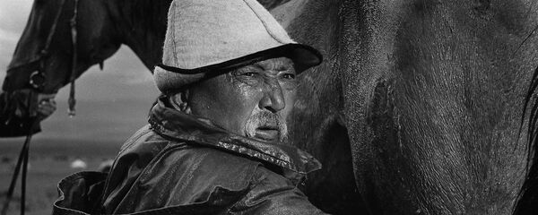 Неизвестные кадры из первого фильма Толомуша Океева Небо нашего детства - Sputnik Кыргызстан