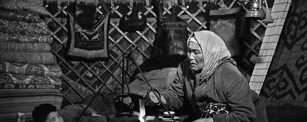 Бир чара балык, боз үйдө жашаган асылдар. Бакайдын жайытынан таберик сүрөт Бир чара балык, боз үйдө жашаган асылдар. Бакайдын жайытынан таберик сүрөт - Sputnik Кыргызстан