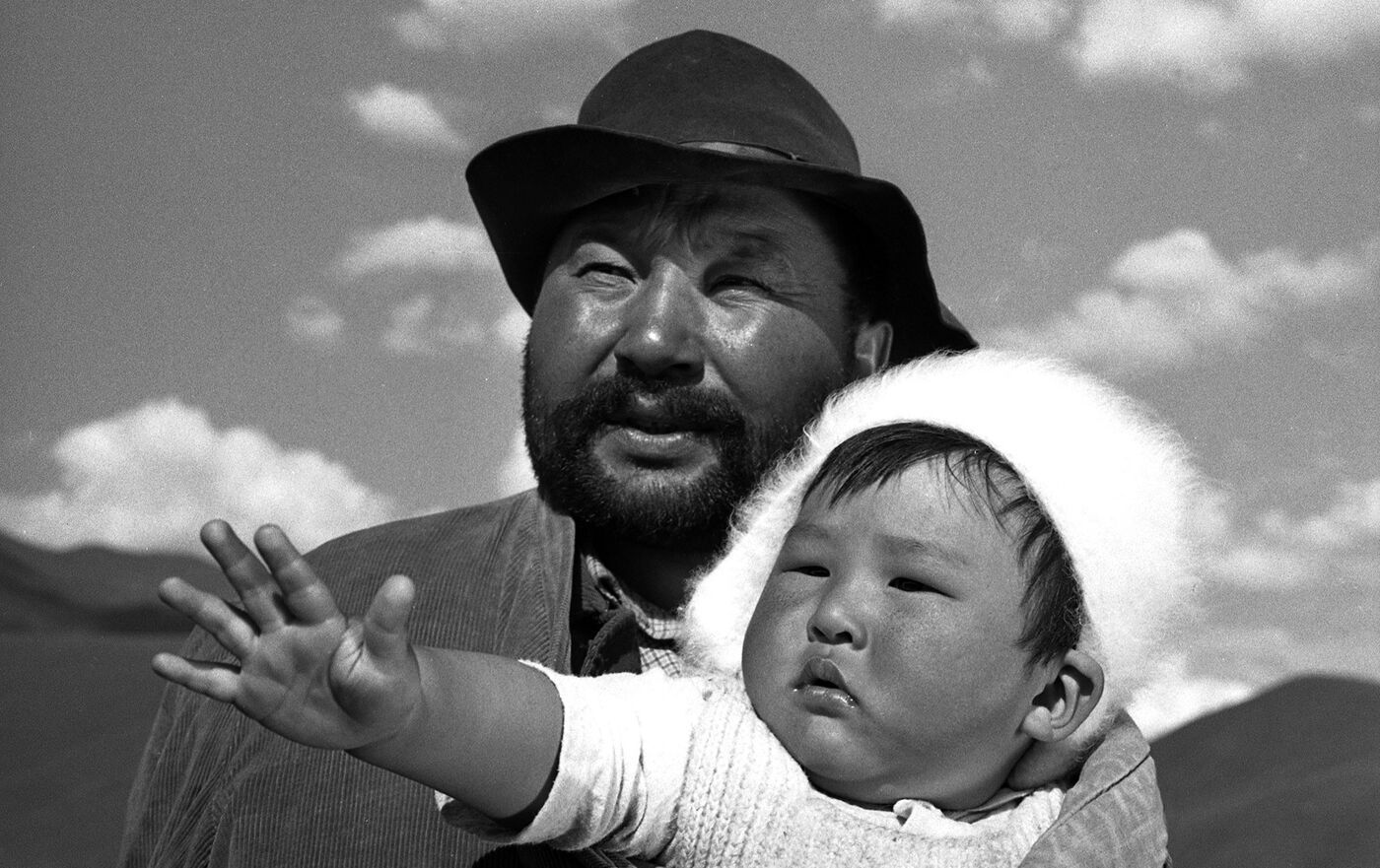 Моншадағы жалаңаш әйелдер Бір қыз бен жігіттердің тобыр секс видео