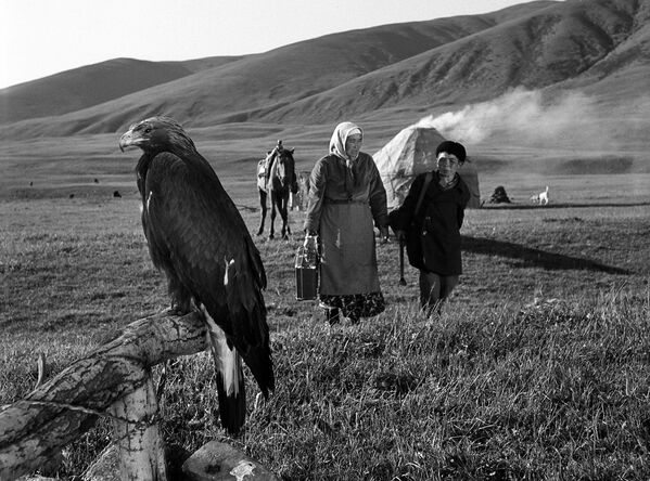 Неизвестные кадры из первого фильма Толомуша Океева Небо нашего детства - Sputnik Кыргызстан