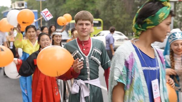&quot;Оймо&quot; эл аралык фестивалынын ачылышы жана Бишкектин көчөлөрүнөн салта - Sputnik Кыргызстан