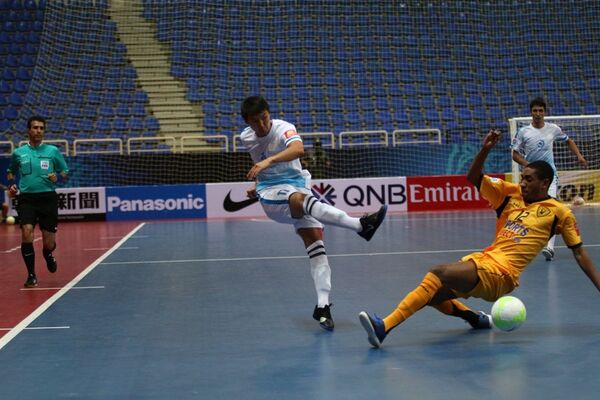 Игроки мини-футбольного клуба Эмгек уступила клубу Кадсии из Кувейта со счетом 4:1. - Sputnik Кыргызстан