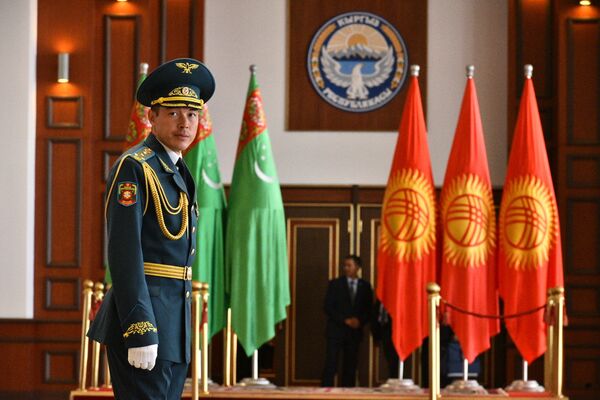 Президент Туркменистана прибыл в Кыргызстан - Sputnik Кыргызстан