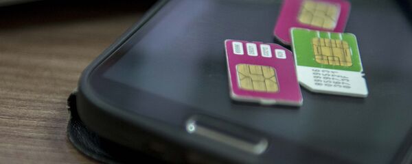 Сим-карта на мобильном телефоне - Sputnik Кыргызстан