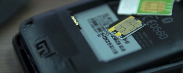 Сим-карта на мобильном телефоне - Sputnik Кыргызстан