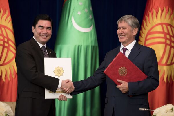 Прибытие глав двух государств в президентскую резиденцию - Sputnik Кыргызстан