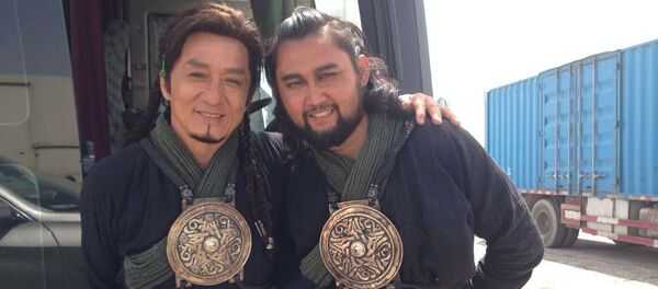 Элчоро Курман с Джеки Чаном - Sputnik Кыргызстан