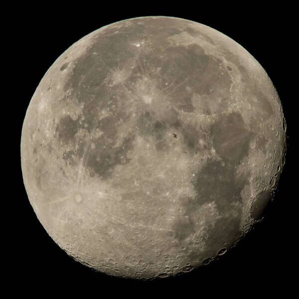 МКС на фоне полной Луны. Архивное фото - Sputnik Кыргызстан