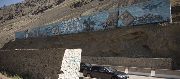 В Кыргызстане разразился скандал, связанный с новыми веяниями в искусстве, а точнее с граффити в Бооме. Архивное фото - Sputnik Кыргызстан