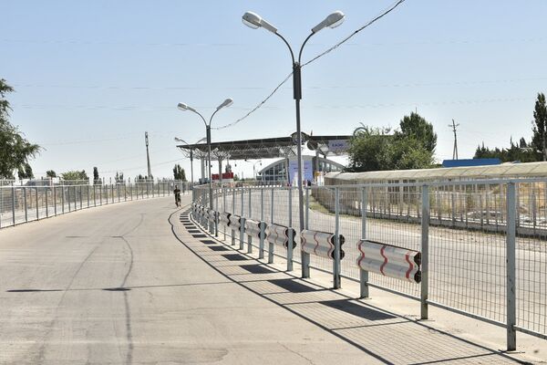 Контрольно-пропускной пункт Ак-Жол перед церемонией открытия границы с Казахстаном. Архивное фото - Sputnik Кыргызстан