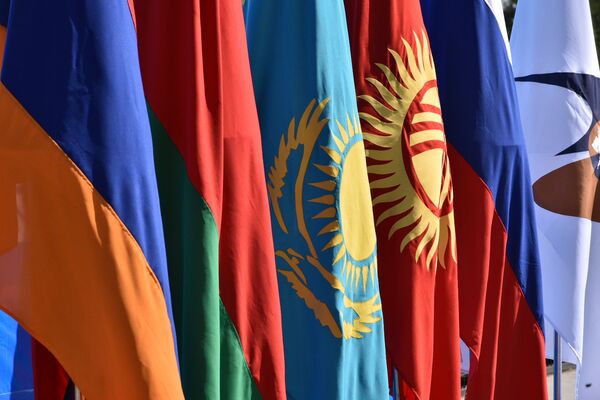 Все страны союза ратифицировали документы о вступлении Кыргызстана в ЕАЭС - Sputnik Кыргызстан
