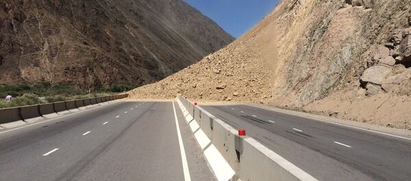 Обвал из щебня и камней в Боомском ущелье. - Sputnik Кыргызстан