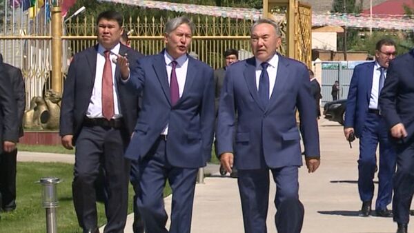 Эки президент бажы тосмолорун алып жана келечектеги кызматташууну - Sputnik Кыргызстан