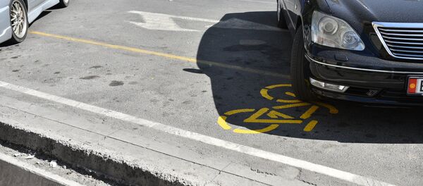 Припаркованный автомобиль. Архивное фото - Sputnik Кыргызстан