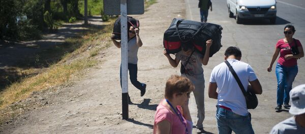 Люди на границе. Архивное фото - Sputnik Кыргызстан