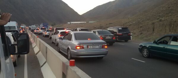 Боомдо тыгынды турган унаалар. Архив - Sputnik Кыргызстан