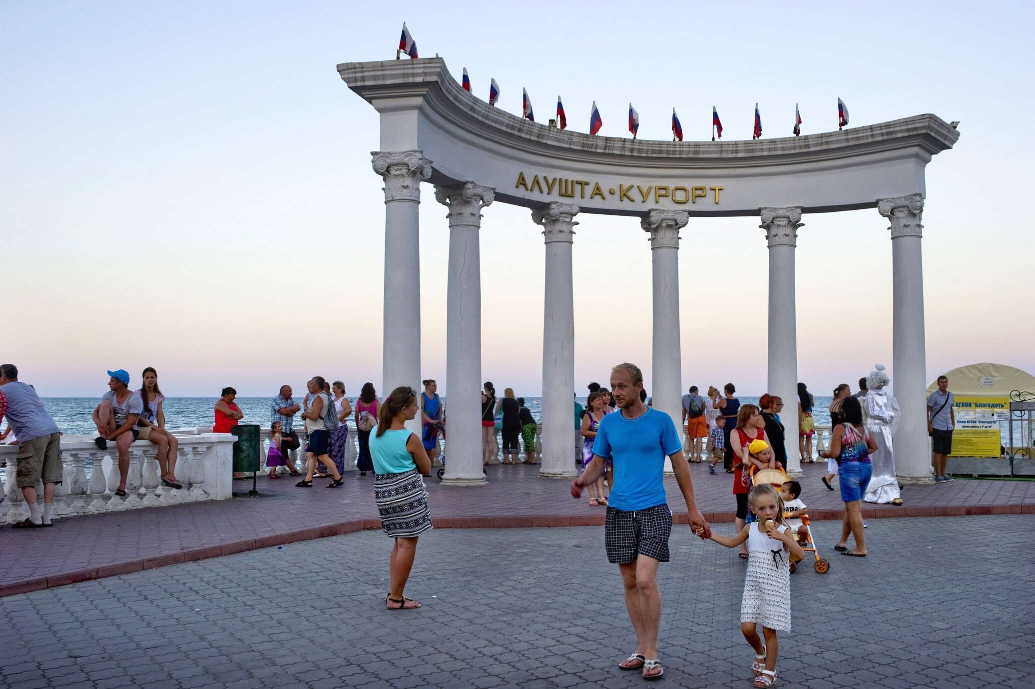 Новости алушты. Алушта Крым экскурсии. Алушта достопримечательности и развлечения. Алушта девушки. Алушта красивые достопримечательности.