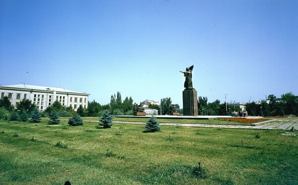 Монумент борцам революции установлен в 1978 году - Sputnik Кыргызстан