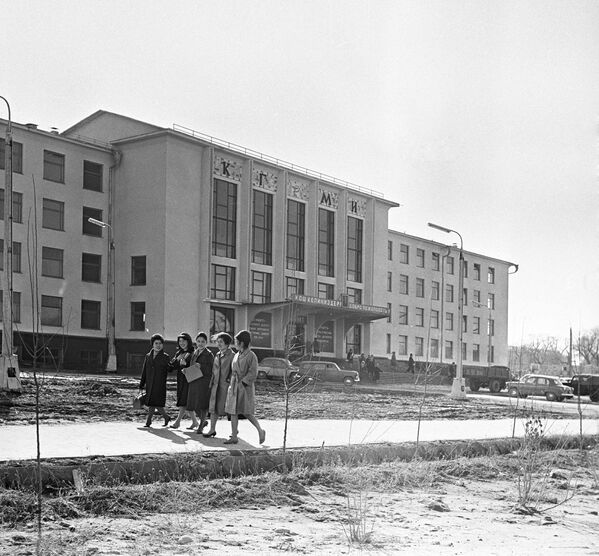 Главный корпус Кыргызского государственного медицинского института построен в 1964 году… - Sputnik Кыргызстан